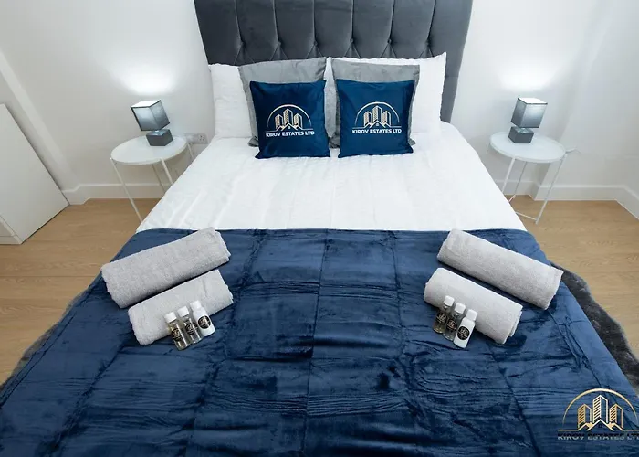 Zeus Apartment - The Thunder Of Town