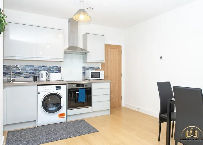 Zeus Apartment - The Thunder Of Town